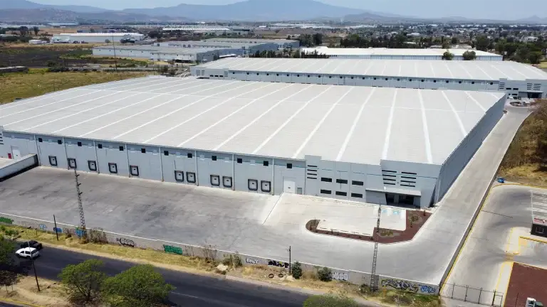 Vista aérea nave industrial, superficie amplia