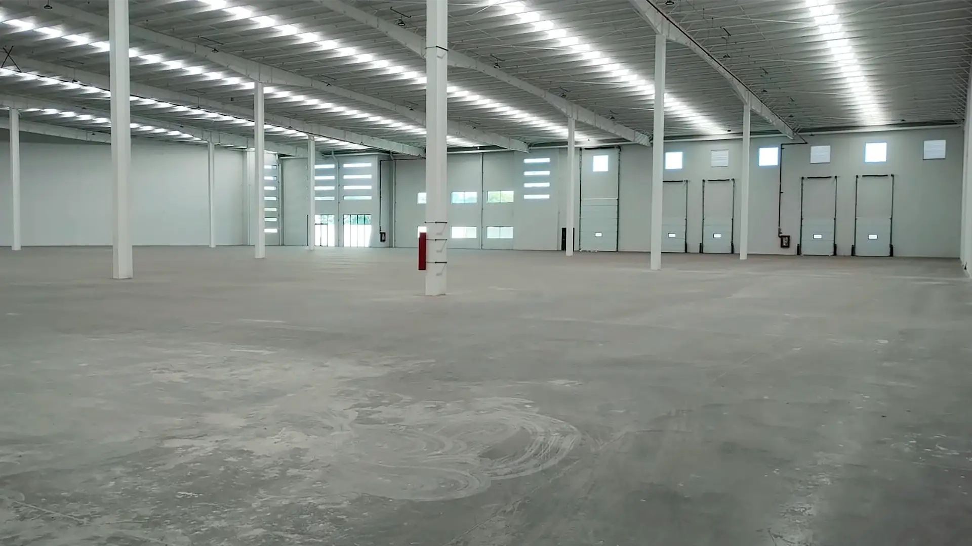Interior bodega 13,900m2, el salto