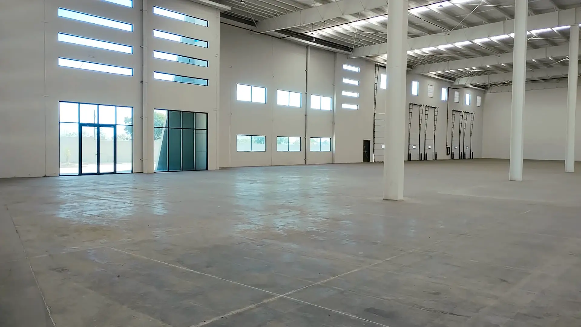 Entrada nave industrial