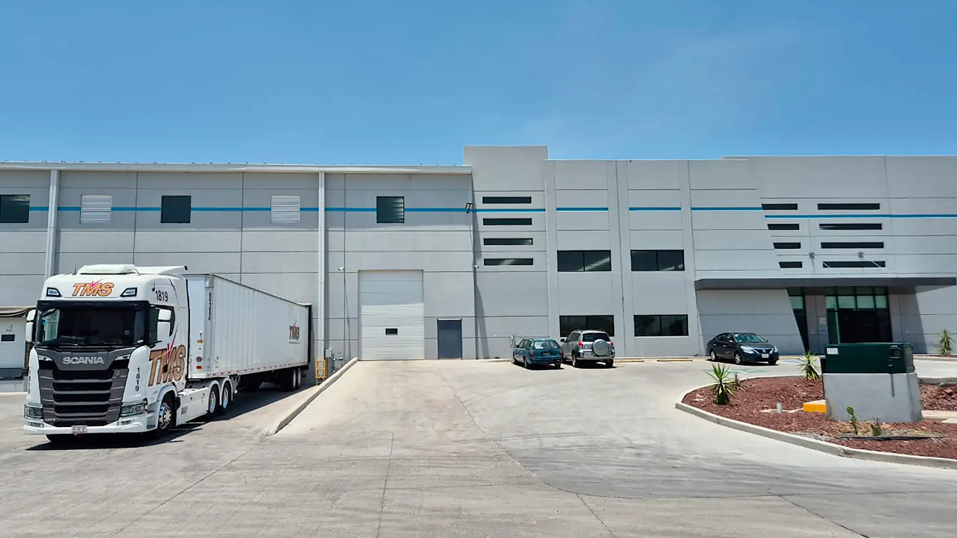 Fachada nave industrial