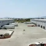 Vista aérea de bodegas en El Salto con área de maniobras y estacionamiento